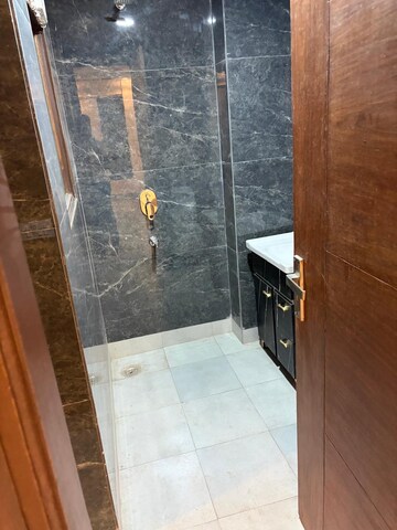 Bathroom in 3 BHK Apartment at Palm Residency Chhatarpur, Chattarpur – for Rent