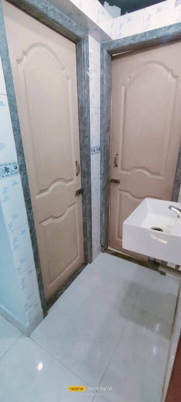 Bathroom in 1 BHK Apartment at Lokhandwala Complex – for Rent