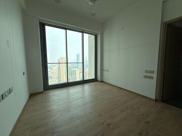 Room in 4 BHK Apartment at Rustomjee Crown, Prabhadevi – for Rent