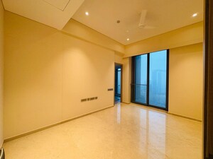 Room in 4 BHK Apartment at Rustomjee Crown, Prabhadevi – for Rent