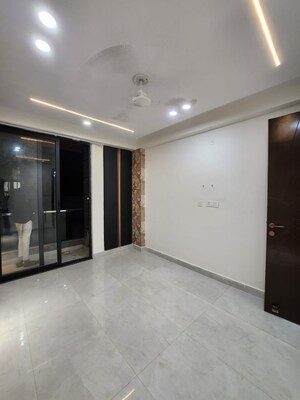 Room in 2 BHK Apartment at Palm Residency Chhatarpur, Chattarpur – for Rent