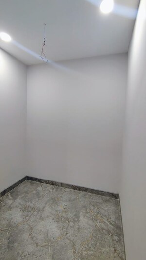 Room in 3 BHK Builder Floor at Sushant Lok 3, Sector 57 – for Rent