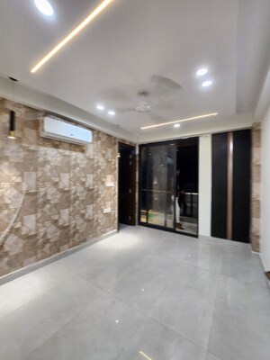 Room in 2 BHK Apartment at Palm Residency Chhatarpur, Chattarpur – for Sale