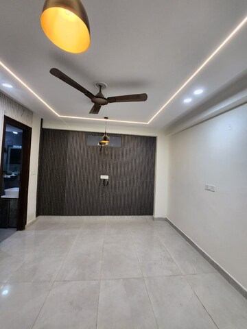 Room in 2 BHK Apartment at Palm Residency Chhatarpur, Chattarpur – for Sale