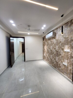 Room in 2 BHK Apartment at Palm Residency Chhatarpur, Chattarpur – for Sale