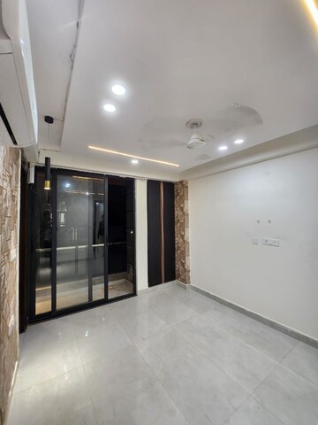 Room in 2 BHK Apartment at Palm Residency Chhatarpur, Chattarpur – for Sale