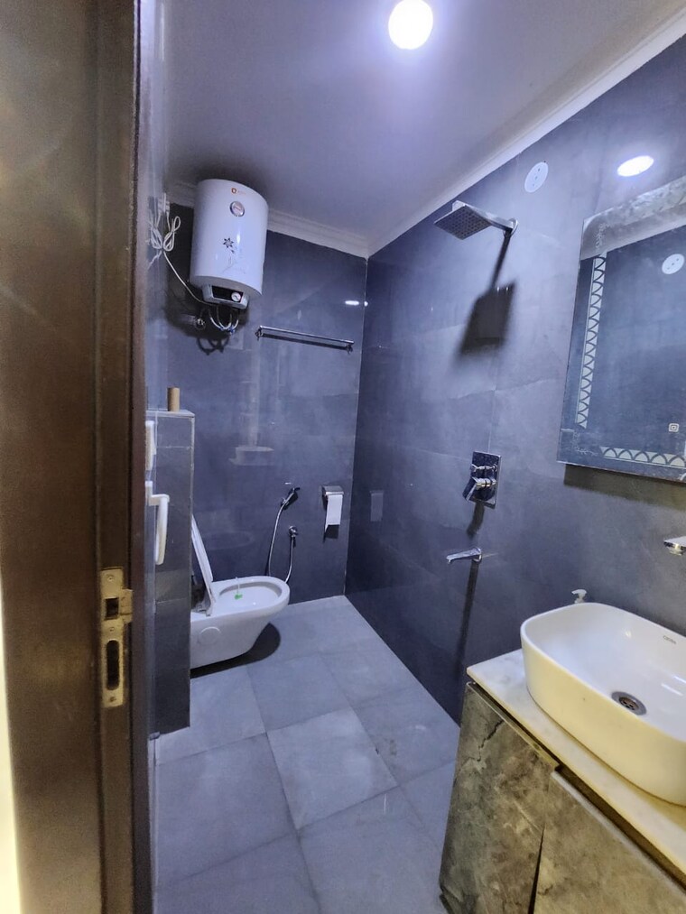 Bathroom, palm-residency-chhatarpur 2 Bedroom 100 Sq.Ft. Apartment In Chattarpur Delhi 9329527