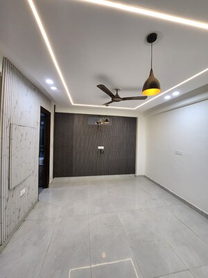 Room in 2 BHK Apartment at Palm Residency Chhatarpur, Chattarpur – for Sale