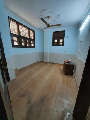 Room in 1.5 BHK Builder Floor at New Rajinder Nagar – for Rent