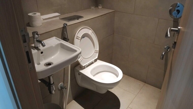 Bathroom, rustomjee-crown 4 Bedroom 2332 Sq.Ft. Apartment In Prabhadevi Mumbai 9329535