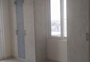 Room in 3 BHK Apartment at Trendset Jayabheri Elevate, Madhapur – for Rent