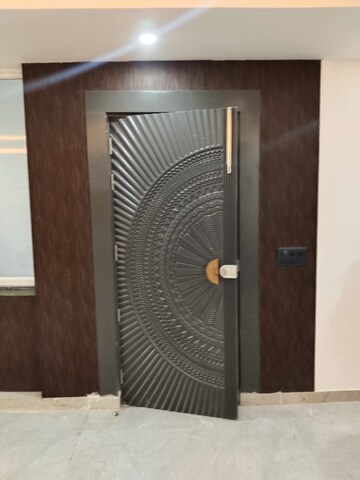 Bathroom in 3 BHK Apartment at Sector 81 – for Rent