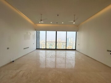 Room in 4 BHK Apartment at Rustomjee Crown, Prabhadevi – for Rent