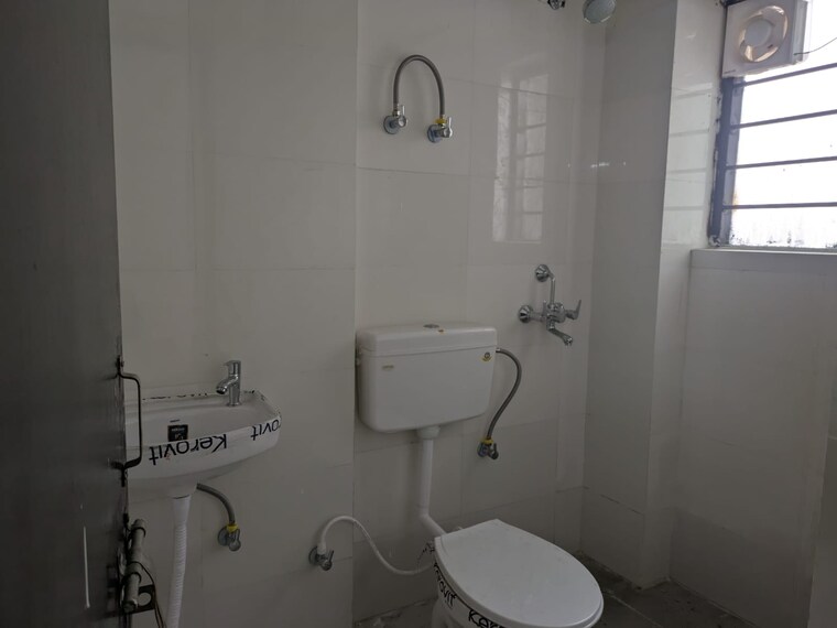 Bathroom, amolik-sankalp 2 Bedroom 650 Sq.Ft. Apartment In Sector 85 Faridabad 9329610