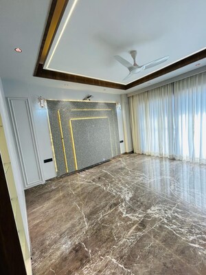 Furnished Amenities in 4 BHK Builder Floor at Nirvana Courtyard, Sector 50 – for Sale