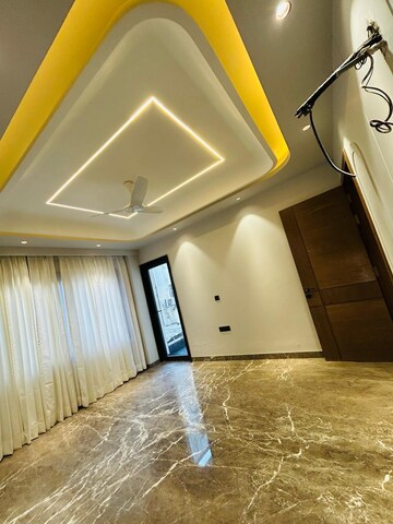 Building Lobby in 4 BHK Builder Floor at Nirvana Courtyard, Sector 50 – for Sale