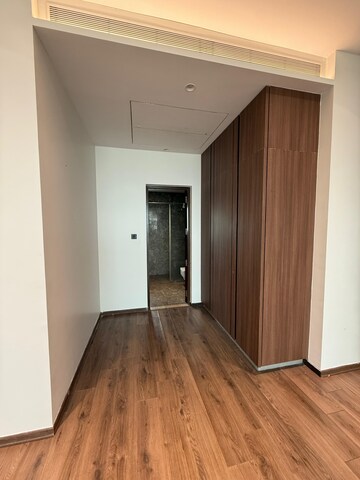 Room in 4 BHK Apartment at Prabhadevi CHS, Prabhadevi – for Rent