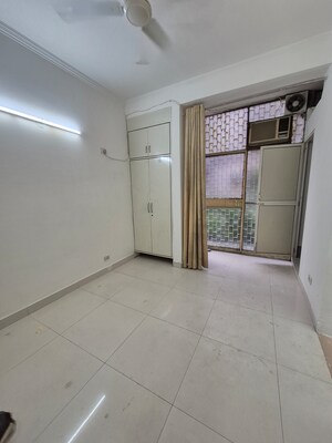 Room in 1 RK Apartment at Mayur Vihar – for Rent