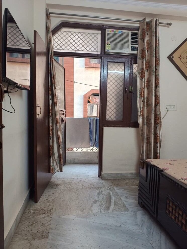 Room, pandav nagar 2.5 Bedroom 470 Sq.Ft. Builder Floor In Pandav Nagar Delhi 9329902