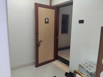 Room in 2 BHK Apartment at Lok Everest, Mulund West – for Rent