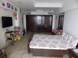 Bedroom in 4 BHK Apartment at Madhu Niketan, Santacruz West – for Sale