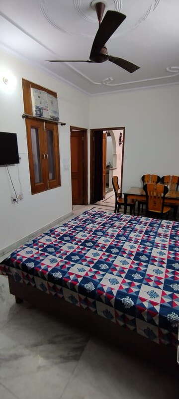 Bedroom in 6+ BHK Independent House at Shalimar Bagh – for Sale