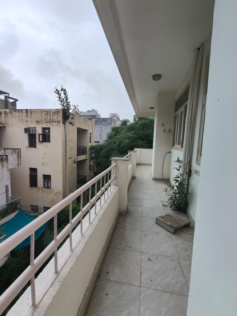 Balcony, shalimar bagh 6+ Bedroom 1000 Sq.Ft. Independent House In Shalimar Bagh Delhi 9329951
