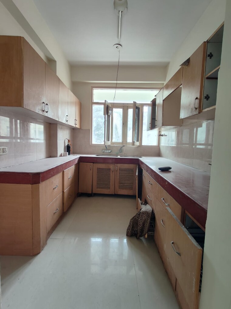 Kitchen, shalimar bagh 6+ Bedroom 1000 Sq.Ft. Independent House In Shalimar Bagh Delhi 9329951