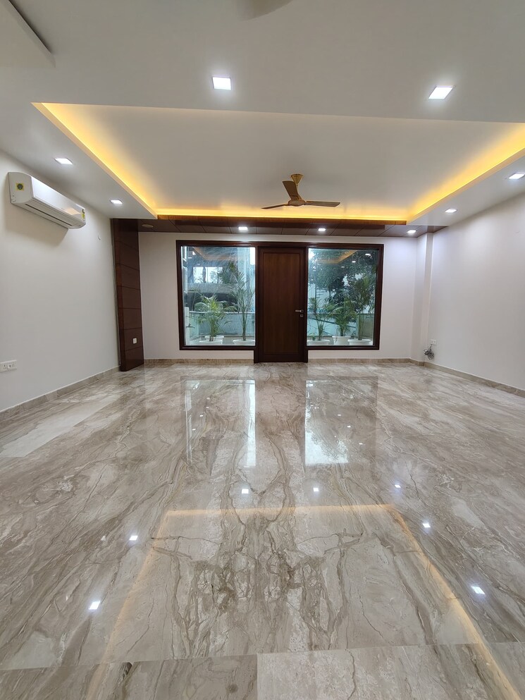 Room, greater kailash i 4 Bedroom 4500 Sq.Ft. Builder Floor In Greater Kailash I Delhi 9329954