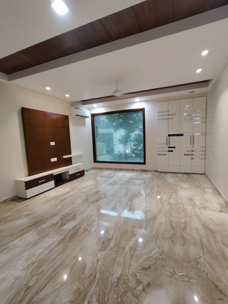 Room, greater kailash i 4 Bedroom 4500 Sq.Ft. Builder Floor In Greater Kailash I Delhi 9329954