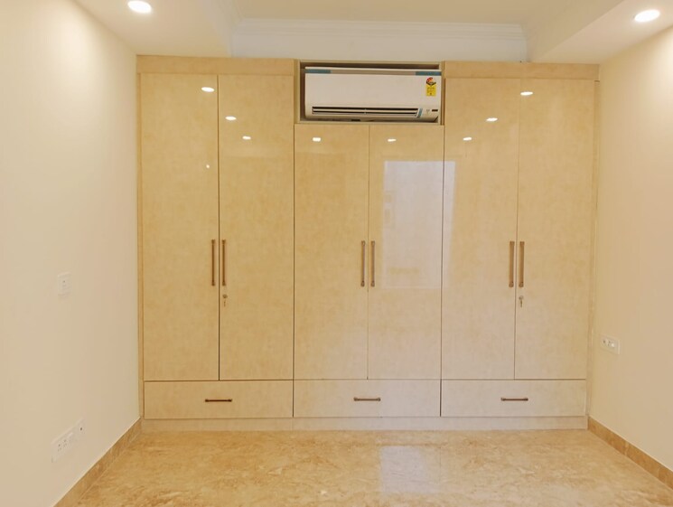 Room, greater kailash i 4 Bedroom 2700 Sq.Ft. Builder Floor In Greater Kailash I Delhi 9329959
