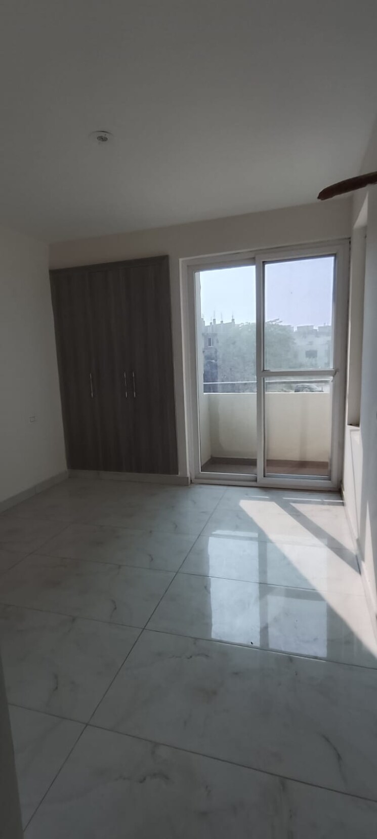 Room, vip road 4 Bedroom 2465 Sq.Ft. Apartment In Vip Road Zirakpur 9329970