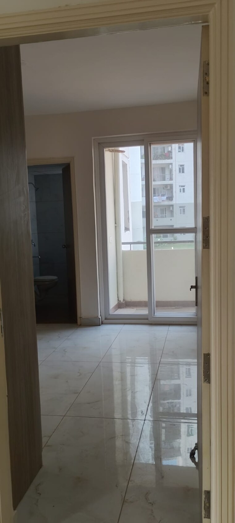 Room, vip road 4 Bedroom 2465 Sq.Ft. Apartment In Vip Road Zirakpur 9329970