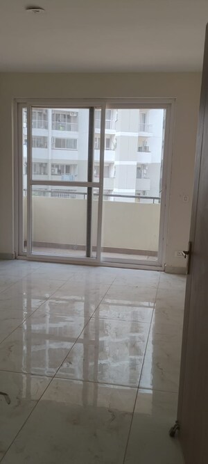 Room in 4 BHK Apartment at Vip Road – for Sale