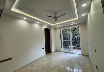 Room in 4 BHK Builder Floor at Kailash Colony – for Sale