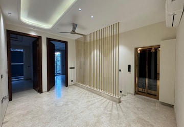 Room in 4 BHK Builder Floor at Kailash Colony – for Sale