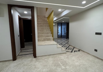Room in 4 BHK Builder Floor at Kailash Colony – for Sale