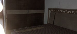 Room in 6 BHK Independent House at Ghazipur – for Sale