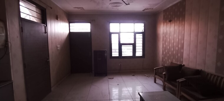 Room, ghazipur 6 Bedroom 990 Sq.Ft. Independent House In Ghazipur Zirakpur 9329979