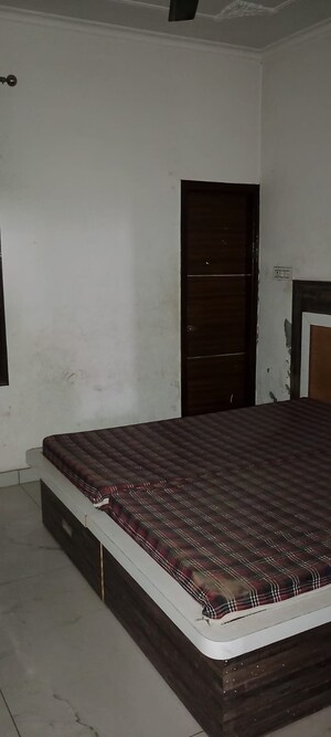 Bedroom in 6 BHK Independent House at Ghazipur – for Sale