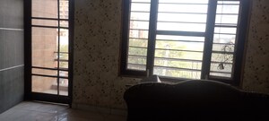 Room in 6 BHK Independent House at Ghazipur – for Sale