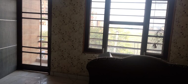 Room, ghazipur 6 Bedroom 990 Sq.Ft. Independent House In Ghazipur Zirakpur 9329979