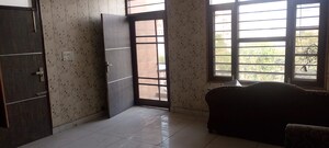 Room in 6 BHK Independent House at Ghazipur – for Sale