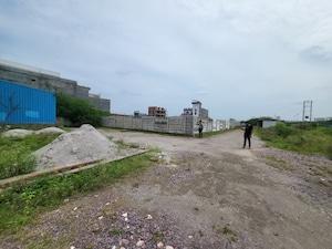  Warehouse For Rent in Amar Shaheed Path