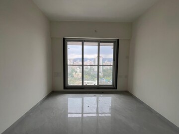 Room in 4 BHK Apartment at Aptrashi Willow Shades, Bandra West – for Sale