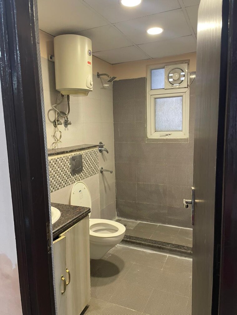 Bathroom, nk-sharma-savitry-greens 3 Bedroom 1735 Sq.Ft. Apartment In Lohgarh Zirakpur 9330038
