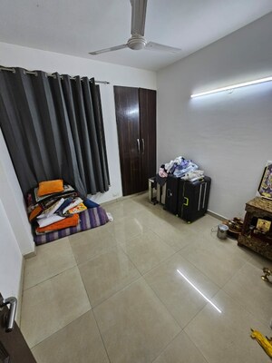 Living Room in 2.5 BHK Builder Floor at SS Southend Elite, Sector 49 – for Rent