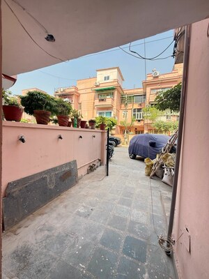 Balcony in 2.5 BHK Builder Floor at SS Southend Elite, Sector 49 – for Rent