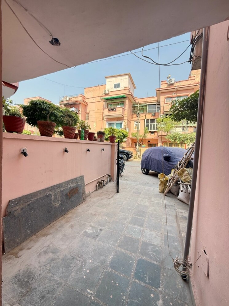 Balcony, ss-southend-elite 2.5 Bedroom 927 Sq.Ft. Builder Floor In Sector 49 Gurgaon 9330040