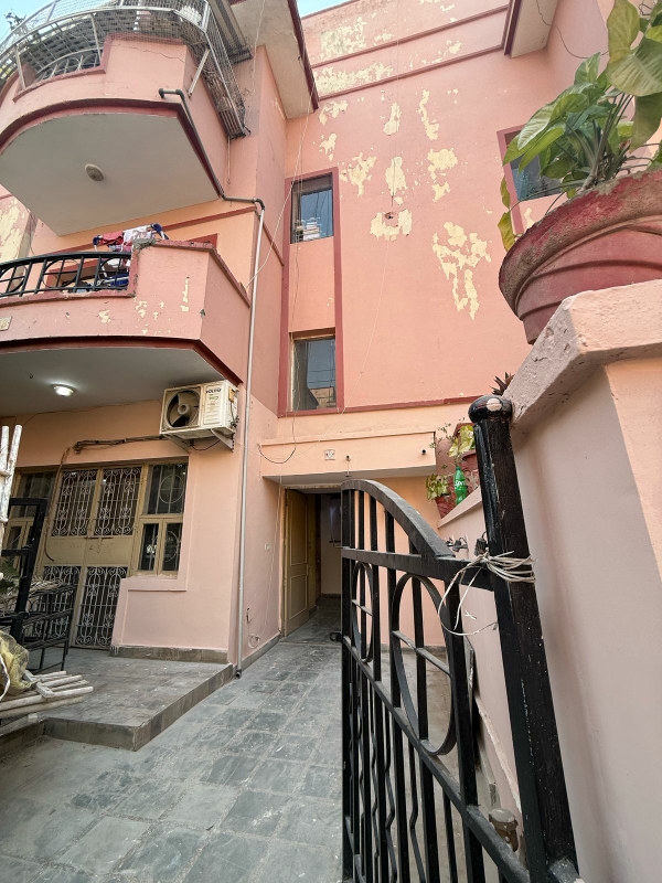 2.5 BHK + Extra Room Builder Floor For Rent in SS Southend Elite